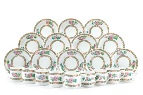 Juego de café para 12 servicios en porcelana de Vista Alegr