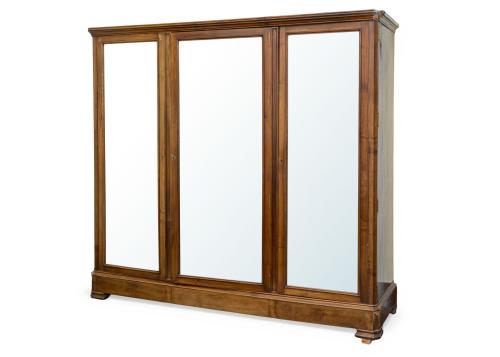 Armario ropero, c. 1950En madera con remate de cornisa mo