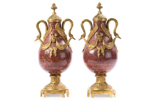 Pareja de jarrones Napoleón III,  Francia, ff. S. XIXEn m