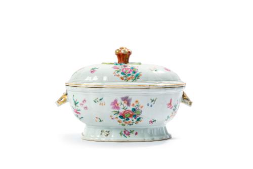 Sopera en porcelana de Compañía de Indias, Familia Rosa, Ch