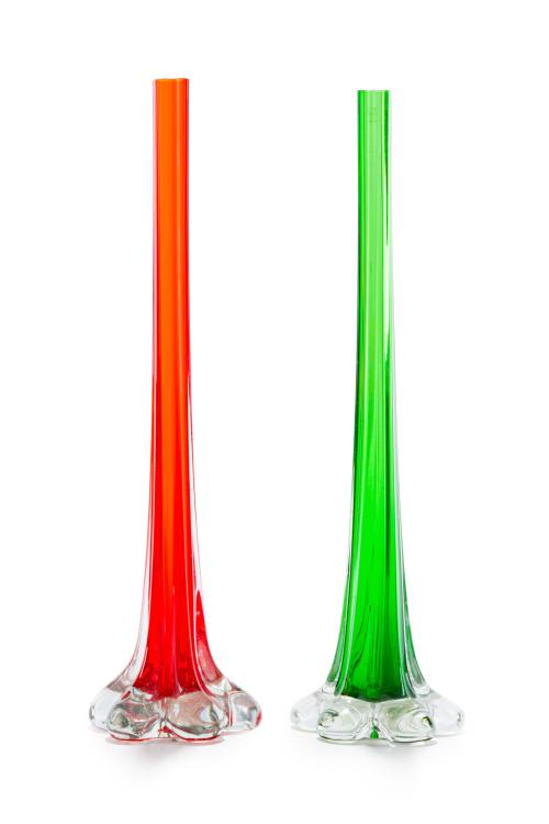 Pareja de viloleteros en cristal rojo y verde. 