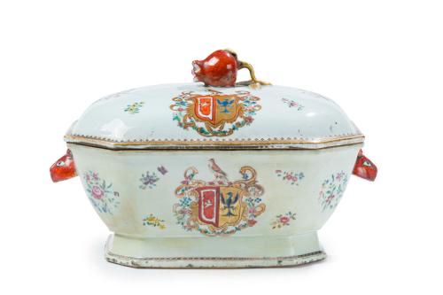 Sopera blasonada en porcelana de Compañía de Indias, Famili