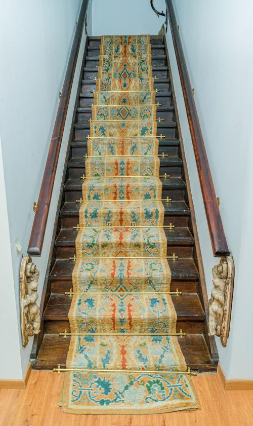 Alfombra de pasillo española diseño Cuenca. Con decoració