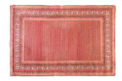 34   -  <p><span class="object_title">Alfombra persa en lana, s. XX<br/>Campo rojo con decoración de "boteh"<br/></span><br></p>