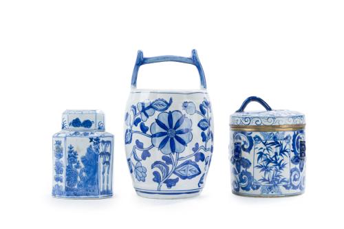 Lote de 3 piezas decorativas en porcelana azul y blanca de 