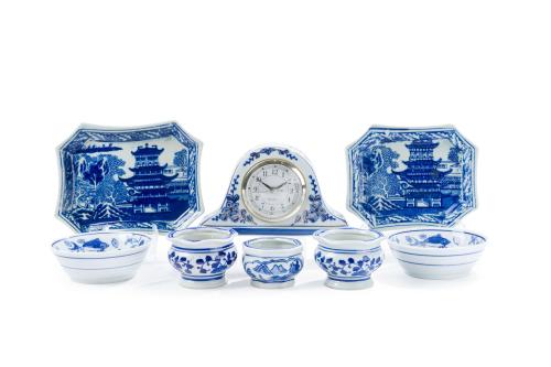Variado lote de estilo oriental formado por 8 piezas: reloj