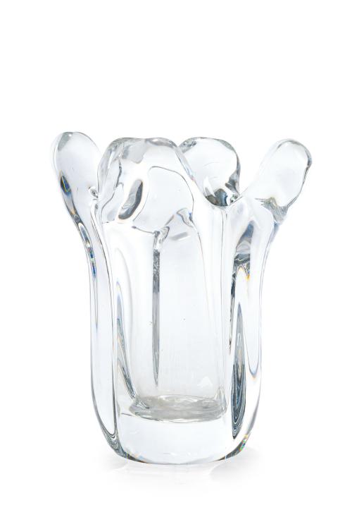 653   -  <p><span class="object_title">Jarrón en cristal francés translúcido soplado a molde, años 60-70. </span><br></p>