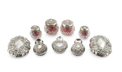 Lote de tocador en plata inglesa, c.1900Compuesto por 3 p