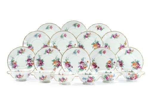 LIMOGES-BERNARDAUD & CIE, c. 1930Juego de 16 tazas de té 