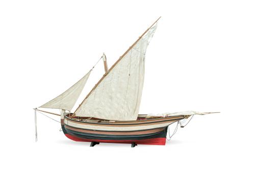 Maqueta de embarcación tradicional mediterránea en madera t