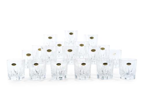 Lote formado por 21 vasos de whisky de manufactura d´Arques