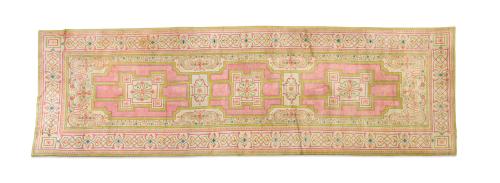 Alfombra en lana de estilo francés, s. XXSobre campo colo