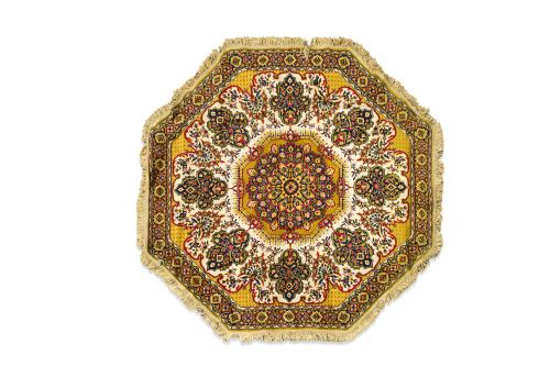 Alfombra oriental en lana de formato octogonal.Con decora