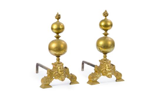 Pareja de morillos de chimenea en bronce dorado, s. XXSob