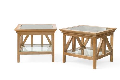 Juego compuesto por pareja de mesitas cuadradas en madera p