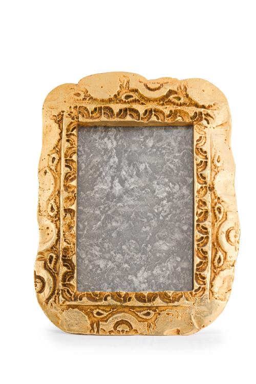PIERRE CASENOVEPortarretratos en bronce dorado.