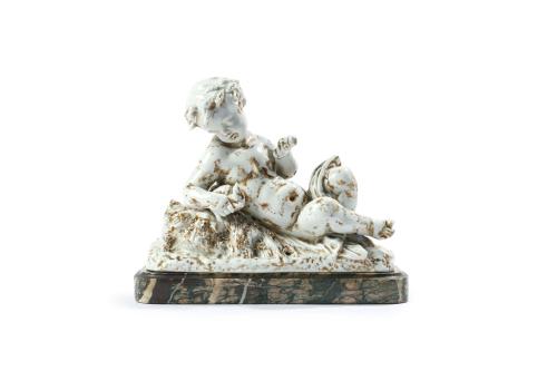 ESCUELA FRANCESA S. XX"Baco niño"Figura en porcelana so