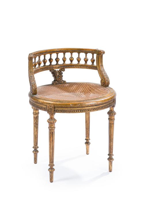 Silla de estilo Luis XVI, S. XIX.En madera tallada y dora