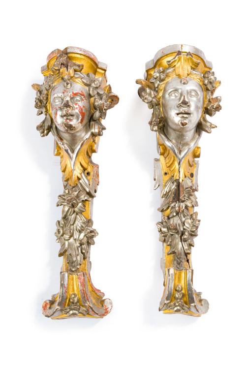 Decorativa pareja de mánsulas italianas en dorado y plata c