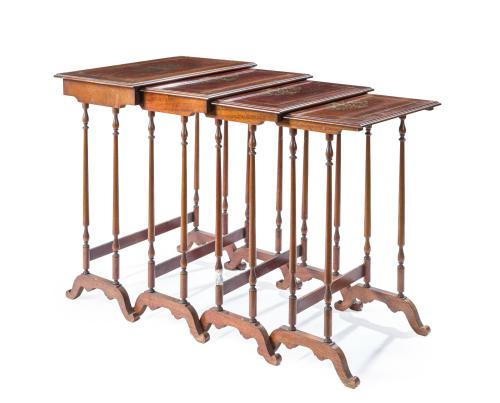 Juego de 4 mesitas nido italianas en madera.Decoración a 