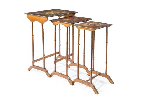 Juego de tres mesitas nido italianas en madera pintada con 