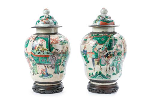 Pareja de tibores con tapa en porcelana de Satsuma, Japón, 