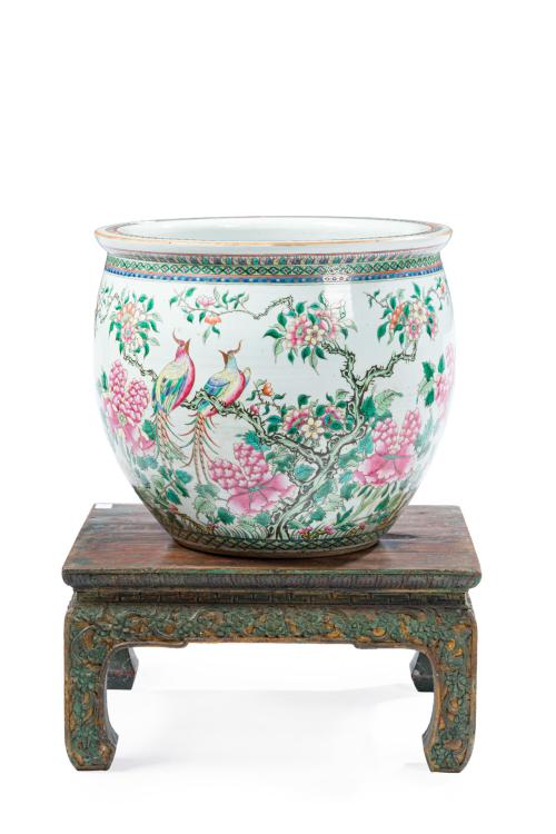 Gran pecera en porcelana china con decoración esmaltada de 