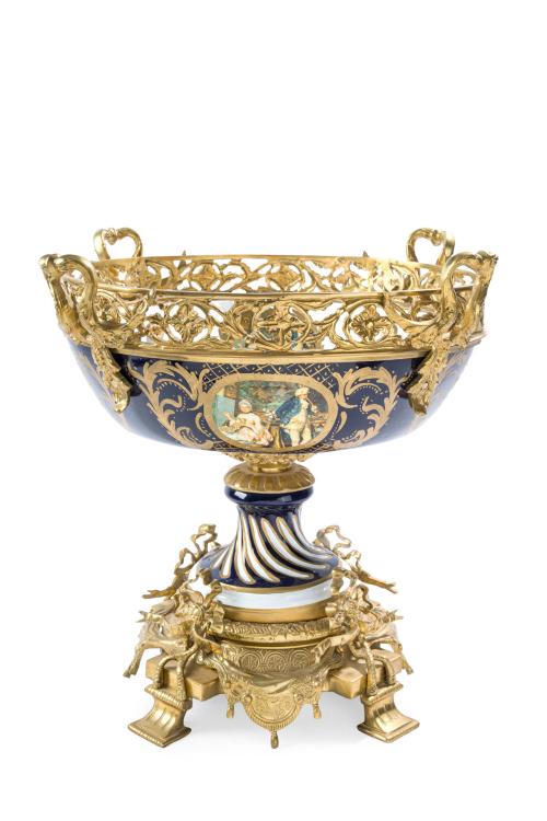 Gran centro de mesa estilo Napoleón III, s. XXEn porcelan